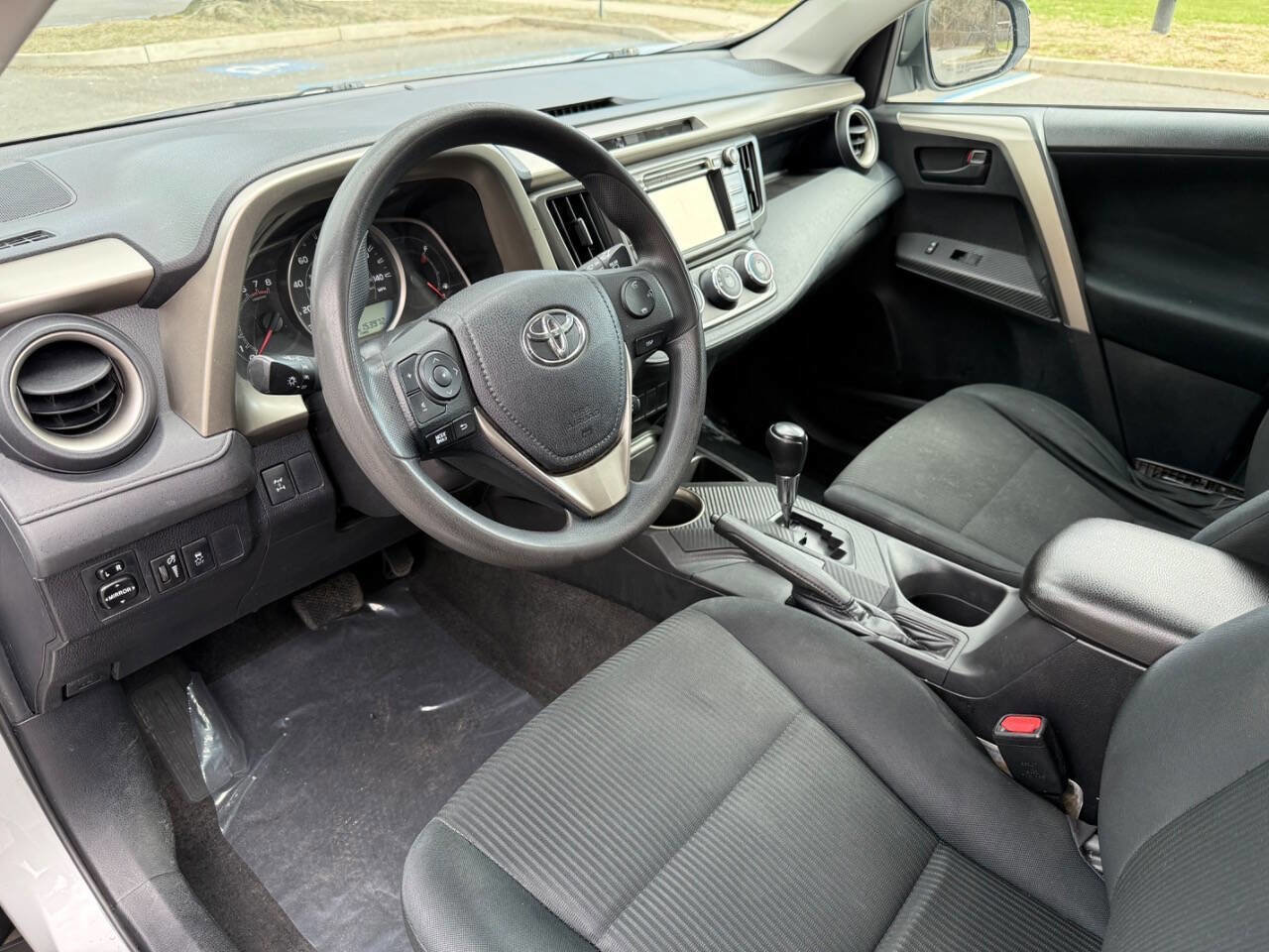 Used 2015 Toyota RAV4 LE AWD/4WD image 11