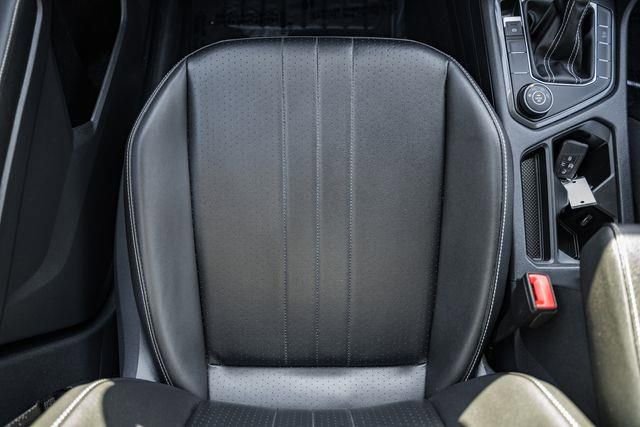 Used 2022 Volkswagen Tiguan SE w/ Panoramic Sunroof Package image 30