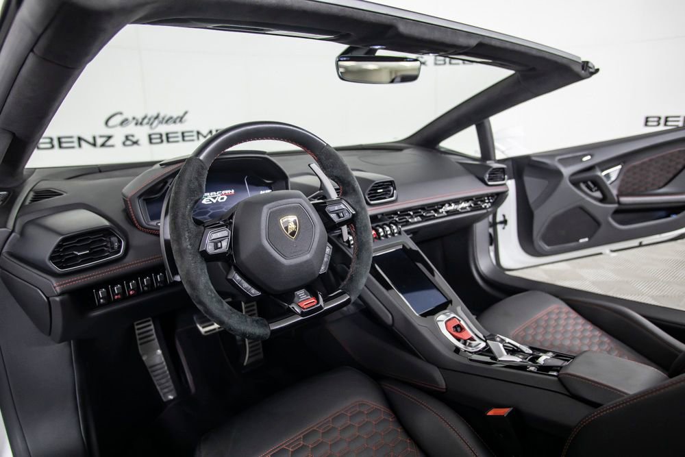 Used 2020 Lamborghini Huracan EVO image 31
