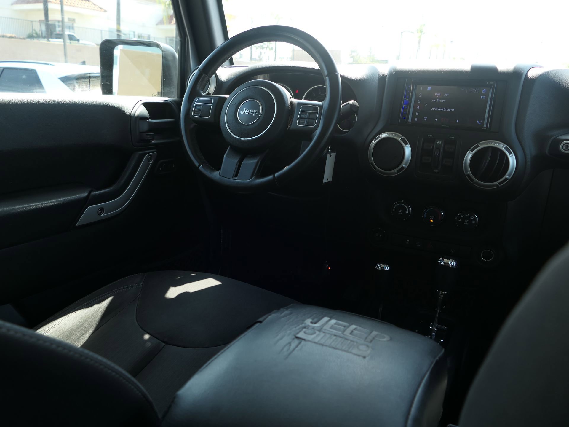 Used 2017 Jeep Wrangler Unlimited Sahara image 26