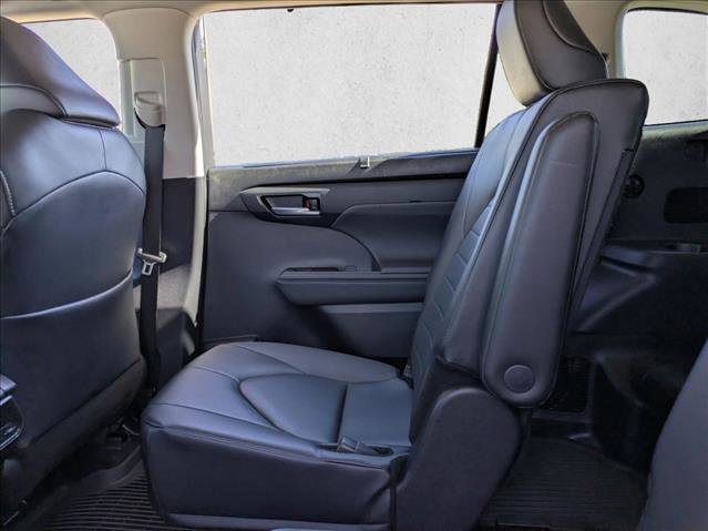 Certified 2025 Toyota Highlander XLE image 19