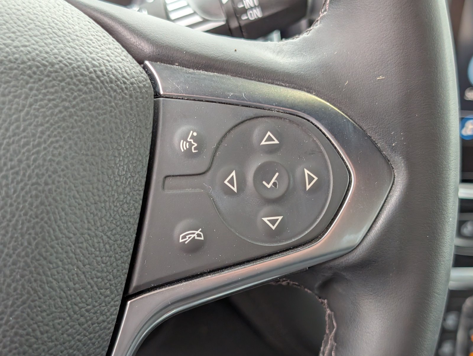 Used 2023 Chevrolet Traverse LT AWD/4WD image 26