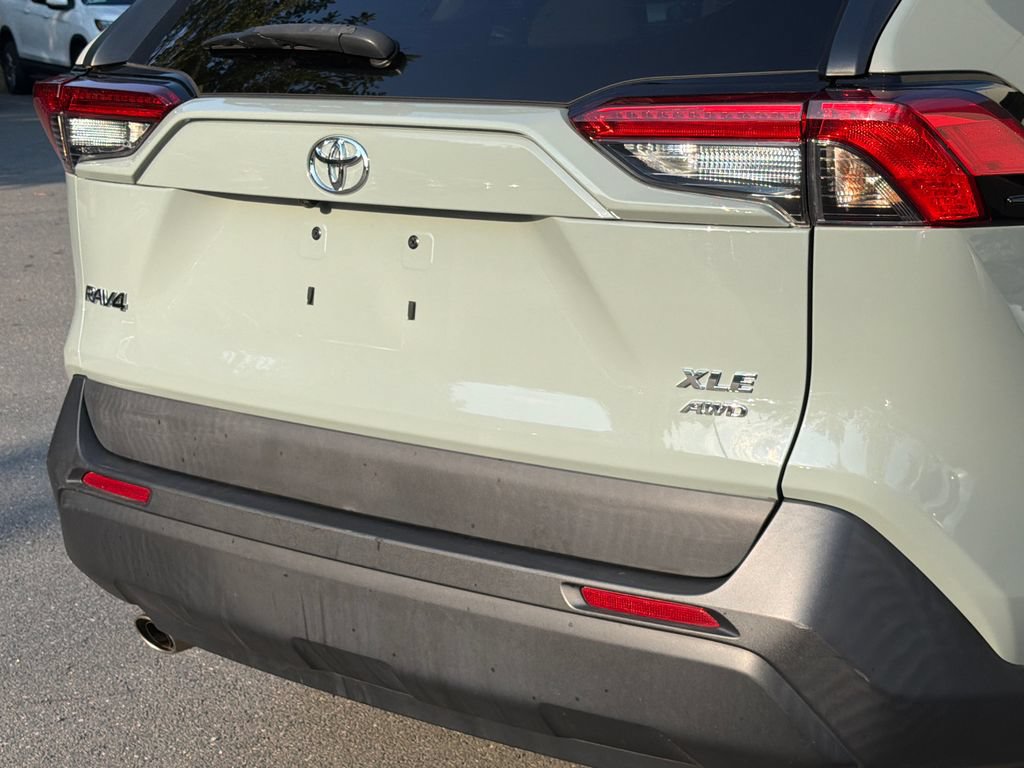 Used 2021 Toyota RAV4 XLE w/ Convenience Package AWD/4WD image 5