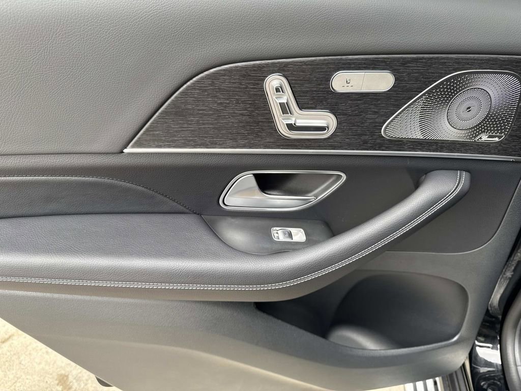 New 2026 Mercedes-Benz GLS 580 4MATIC image 12
