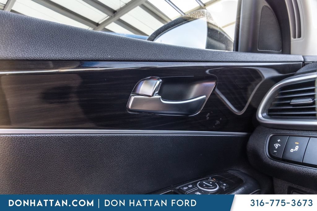 Used 2019 Kia Sorento FWD V6 image 12