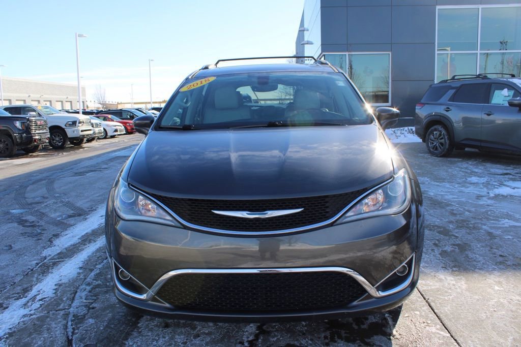 Used 2018 Chrysler Pacifica Touring-L Plus w/ Tire & Wheel Group image 2