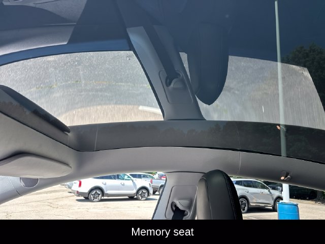 Used 2022 Tesla Model Y Long Range AWD/4WD image 13