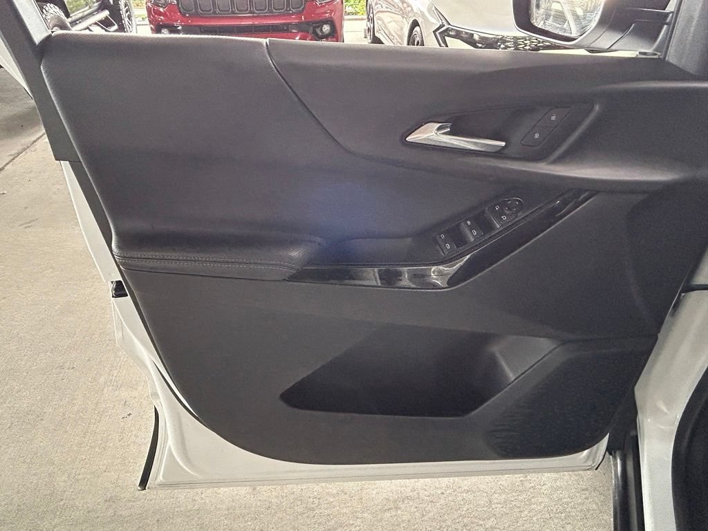 Used 2025 Chevrolet Equinox LT FWD image 16
