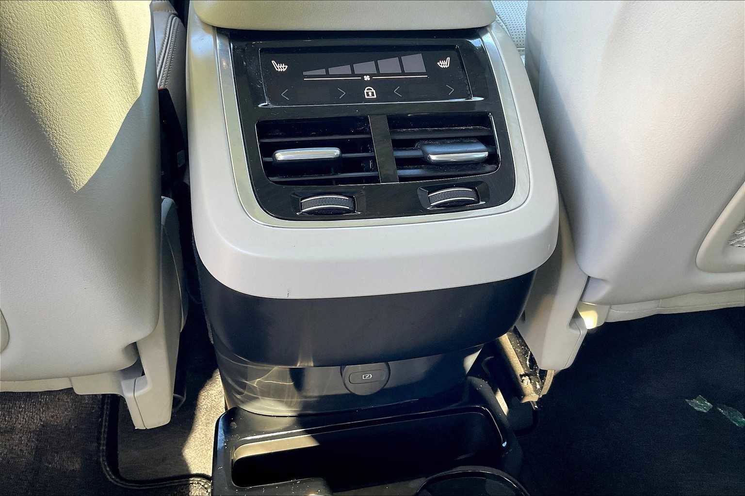 Used 2022 Volvo XC90 T6 Inscription w/ Advanced Package image 38