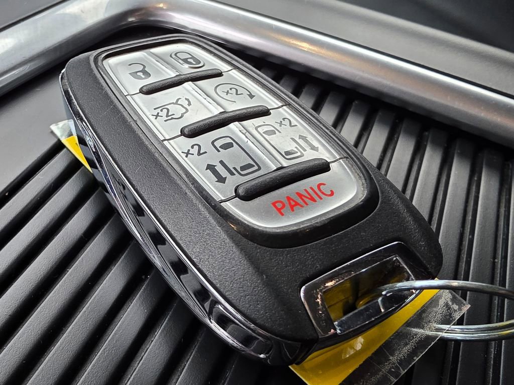 Used 2024 Chrysler Pacifica Touring-L image 27