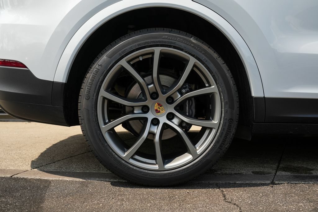 Certified 2022 Porsche Cayenne Coupe AWD/4WD image 37