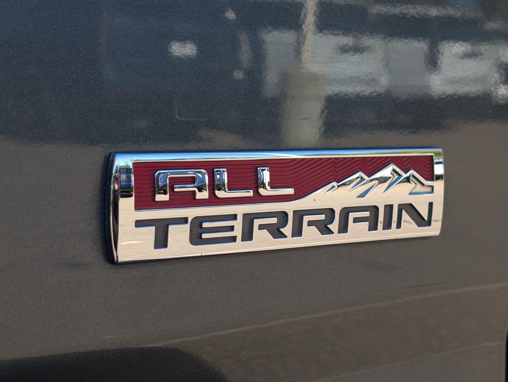 Used 2015 GMC Canyon SLE w/ All-Terrain Package AWD/4WD image 13