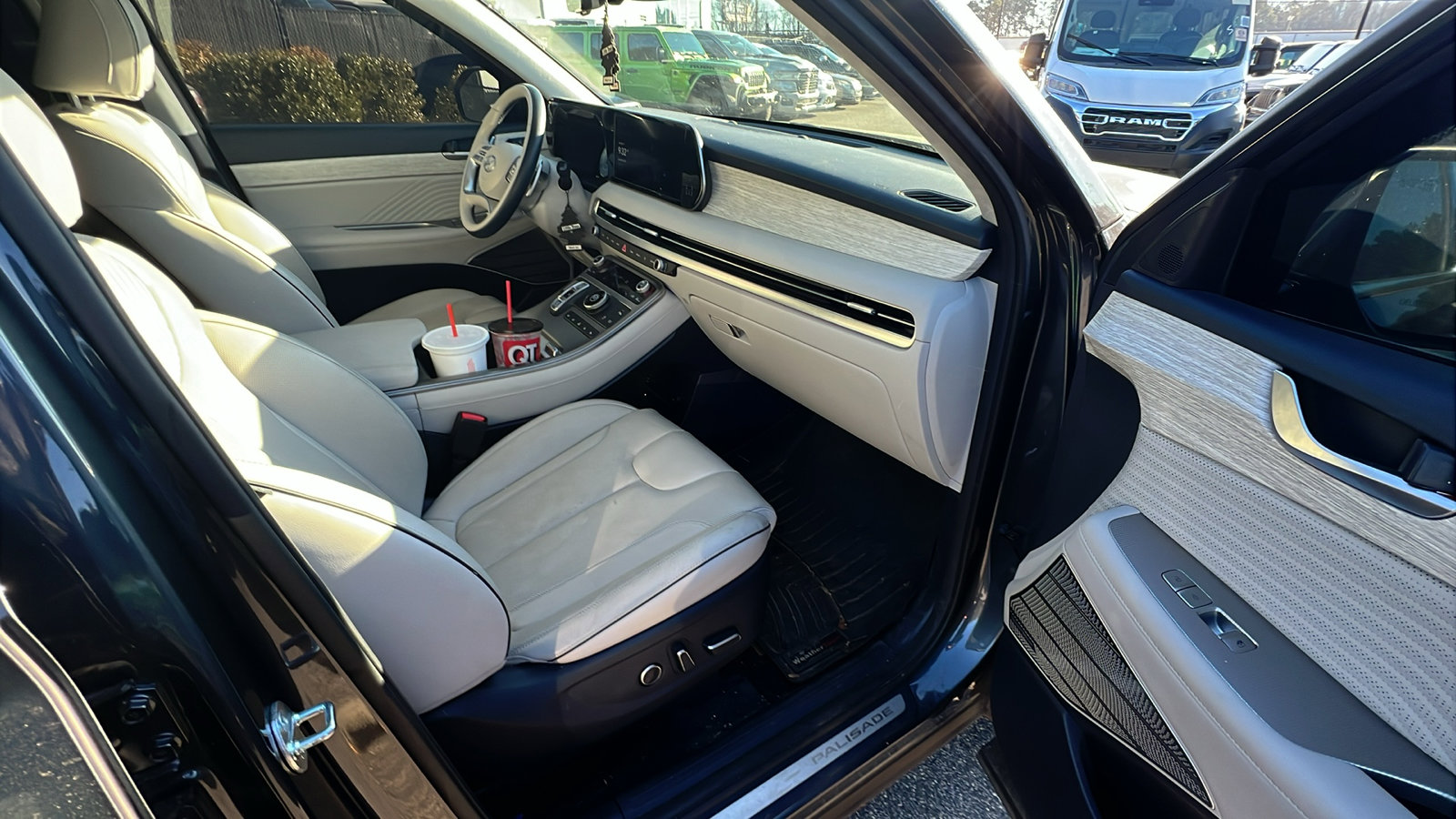 Used 2024 Hyundai Palisade Calligraphy image 21
