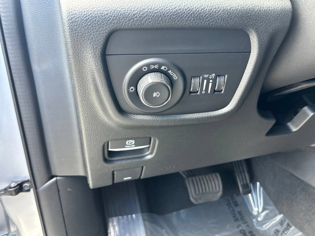 Certified 2024 Jeep Grand Cherokee Limited RWD image 37