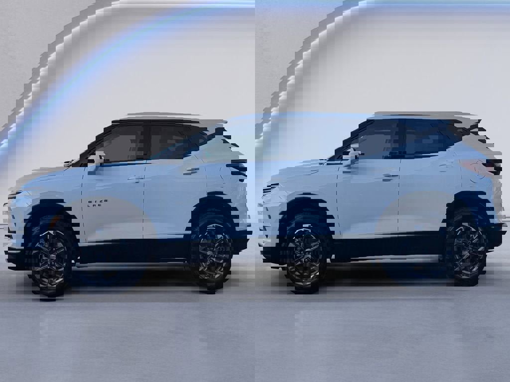 Used 2025 Chevrolet Blazer LT image 2