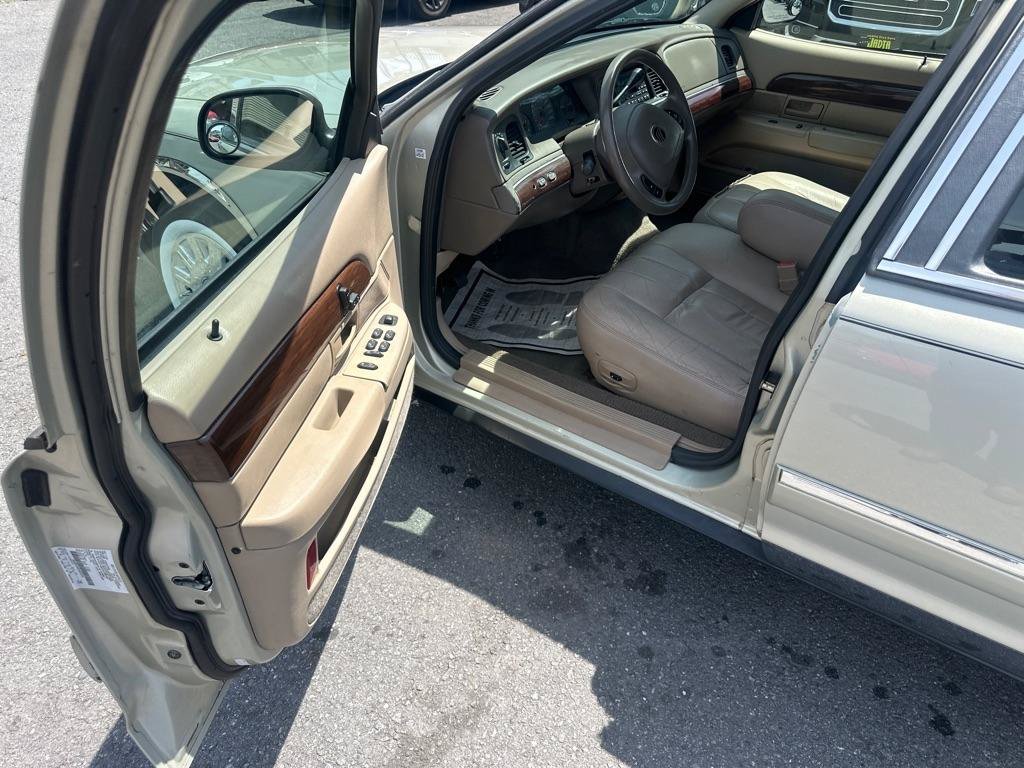 Used 2004 Mercury Grand Marquis GS RWD image 26
