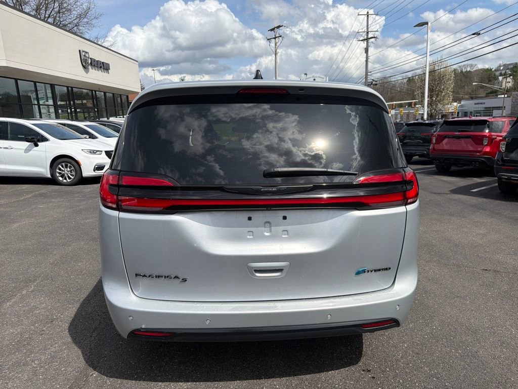 Used 2023 Chrysler Pacifica Limited w/ S Appearance Package image 6