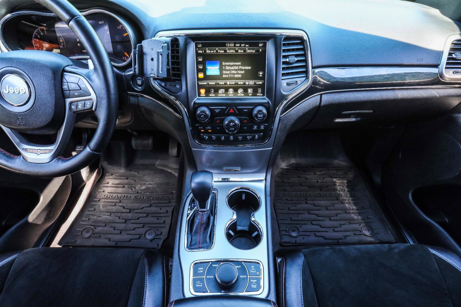 Used 2017 Jeep Grand Cherokee Trailhawk w/ Trailhawk Luxury Group AWD/4WD image 28