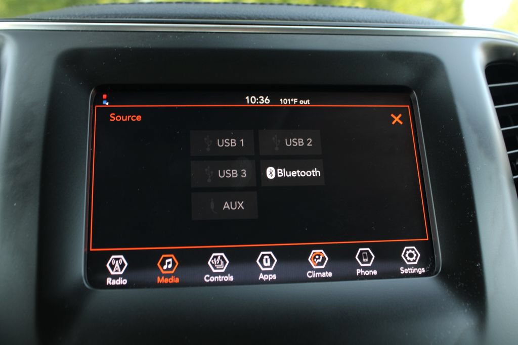 Used 2020 Jeep Cherokee Latitude Plus AWD/4WD image 32