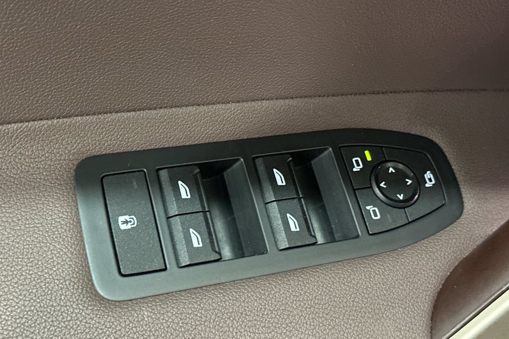 Used 2023 BMW iX xDrive50 w/ Convenience Package AWD/4WD image 12