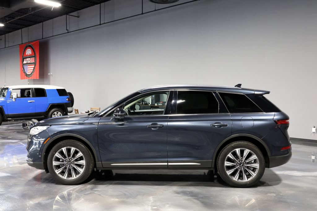Used 2020 Lincoln Corsair Reserve w/ Equipment Group 201A FWD image 4