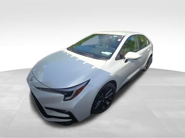 Used 2025 Toyota Corolla SE FWD image 2