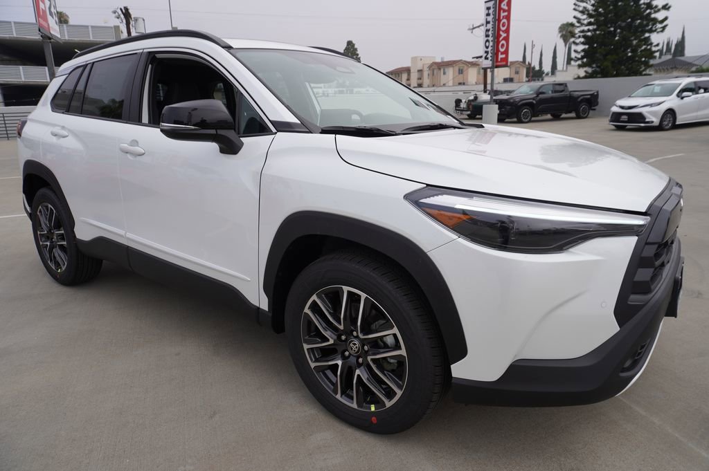 Used 2026 Toyota Corolla Cross XLE image 3