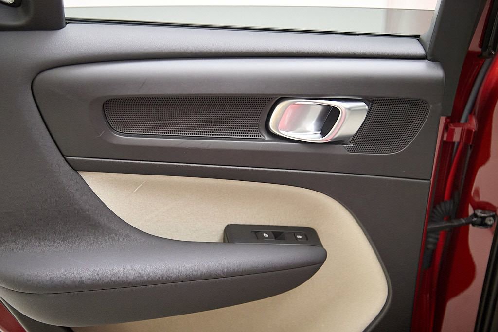 Certified 2023 Volvo XC40 B5 Plus w/ Driver Assist Package image 21