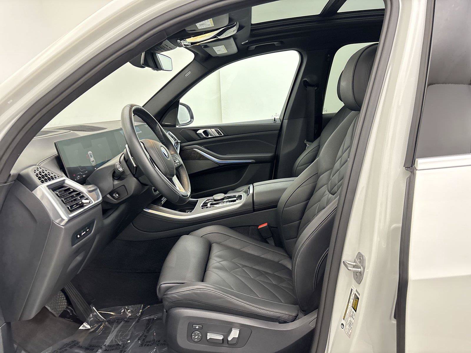 Used 2024 BMW X5 xDrive50e w/ Premium Package AWD/4WD image 25