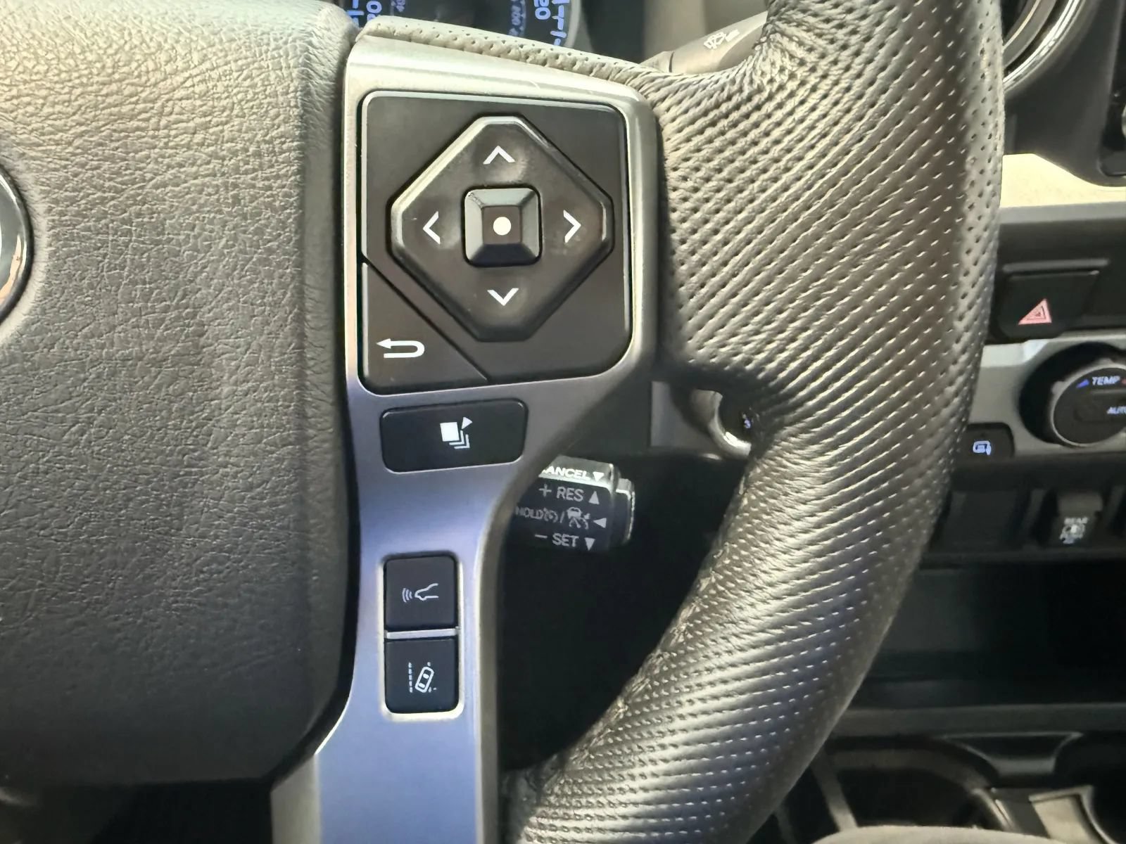 Used 2023 Toyota Tacoma SR5 w/ Technology Package AWD/4WD image 31