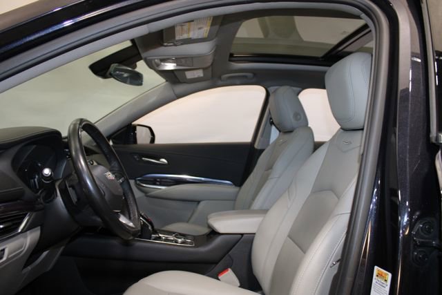 Certified 2023 Cadillac XT4 Luxury w/ Cold Weather Package image 7