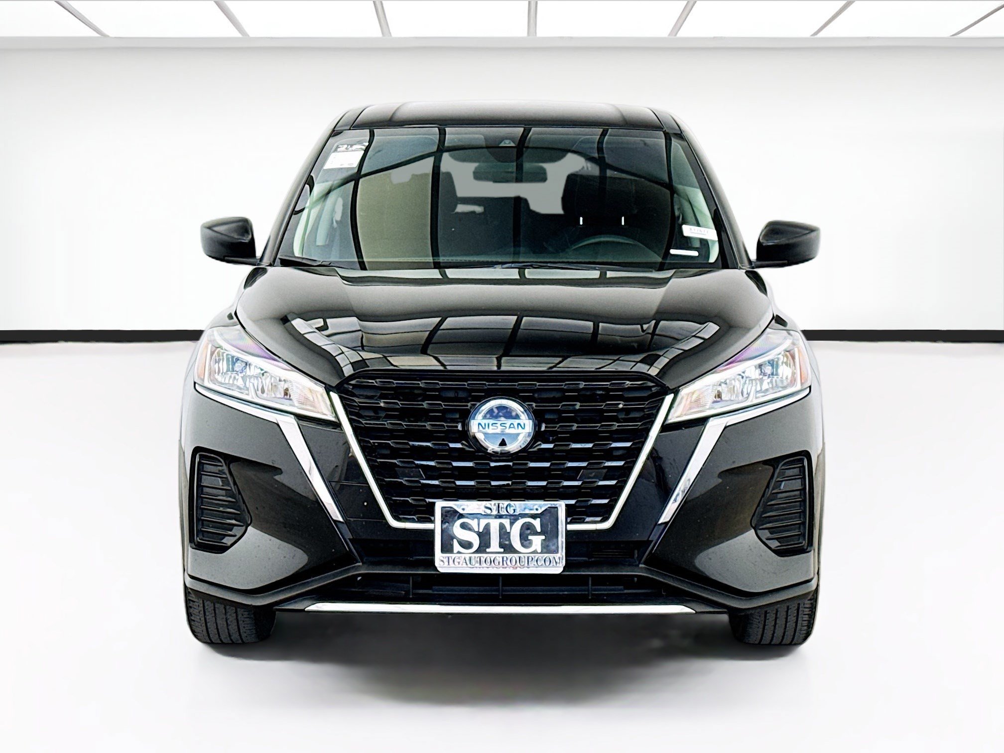 Used 2021 Nissan Kicks S FWD image 2