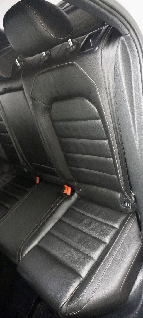 Used 2016 Volkswagen Golf R 4-Door image 5