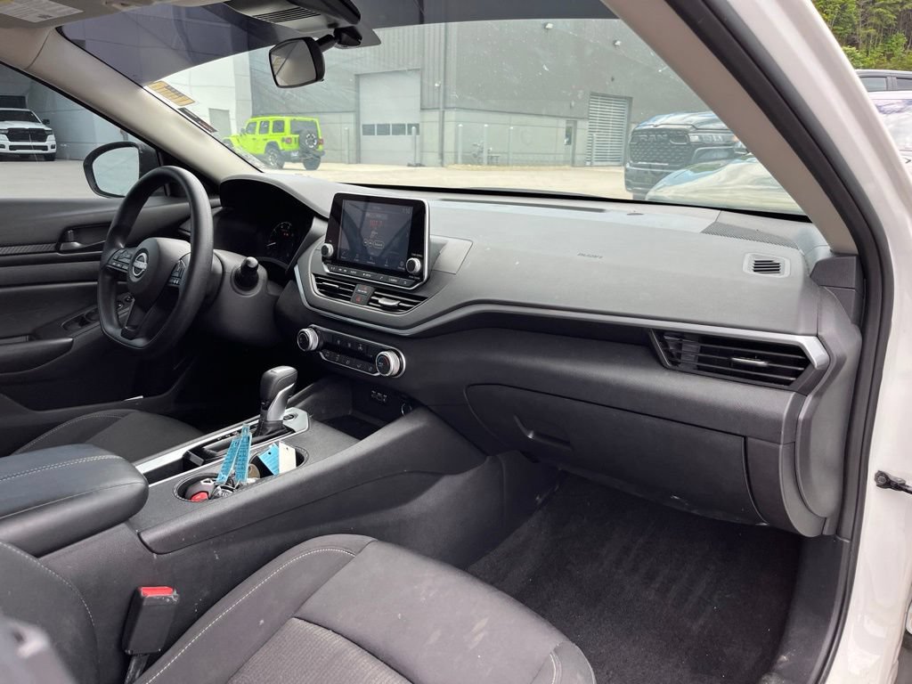 Used 2025 Nissan Altima 2.5 S FWD image 9