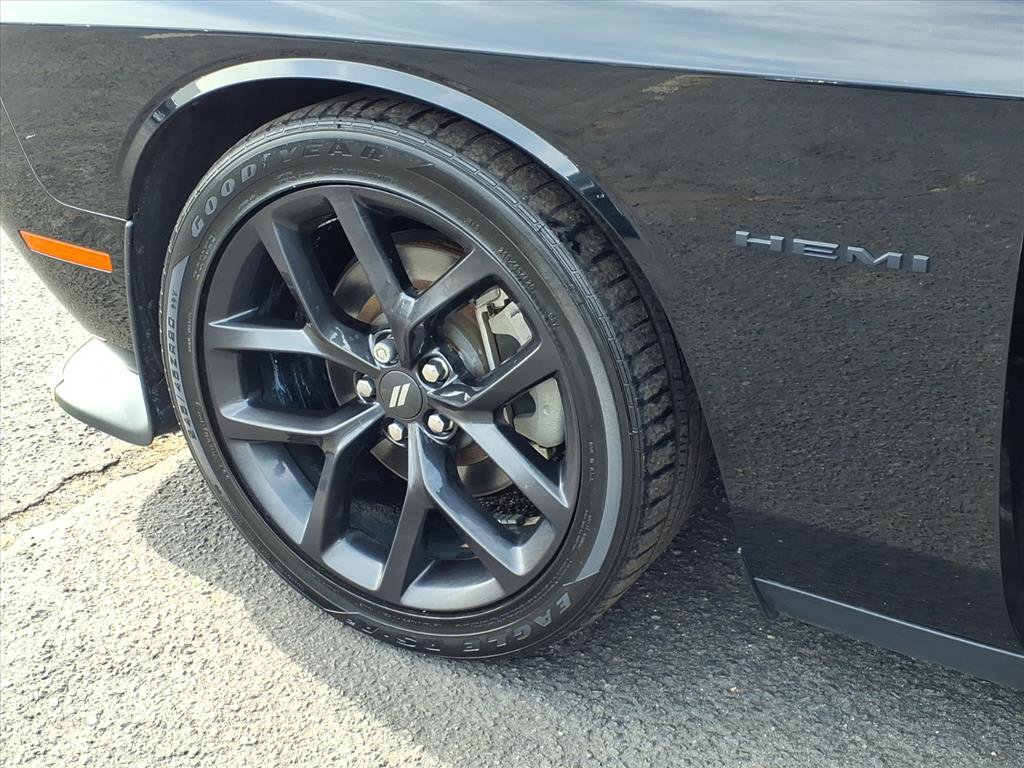 Used 2022 Dodge Challenger R/T w/ Plus Package image 21