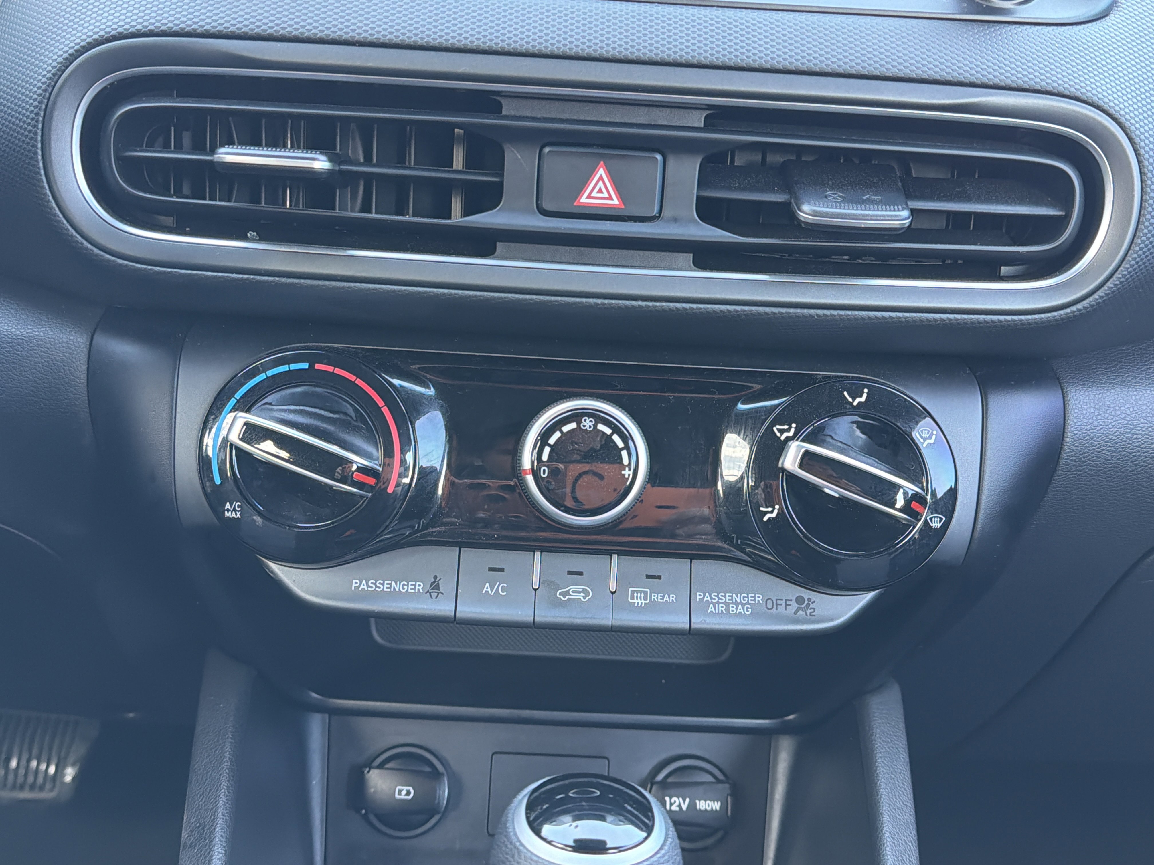 Used 2022 Hyundai Kona SE image 17