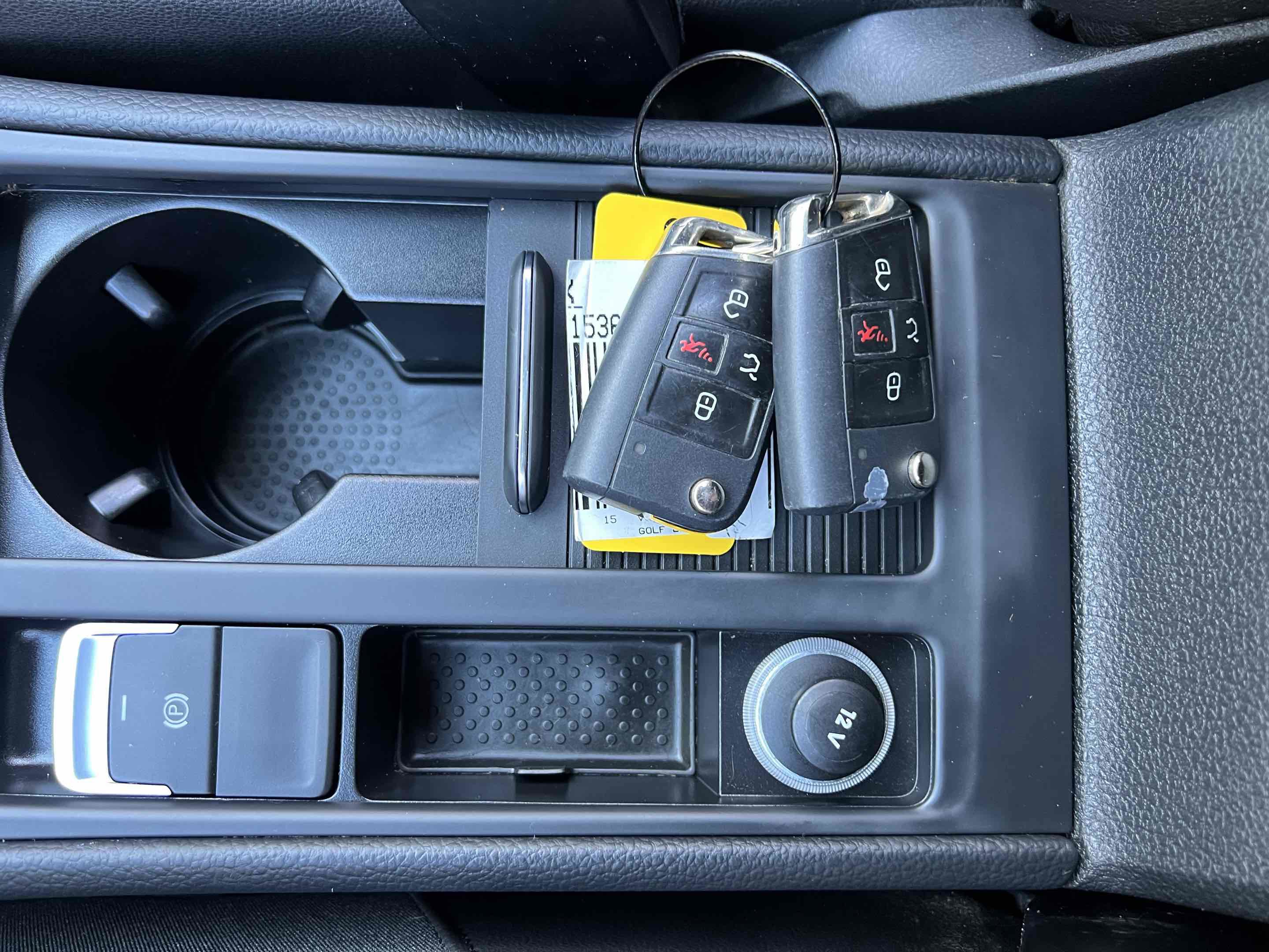 Used 2015 Volkswagen e-Golf SEL Premium FWD image 48