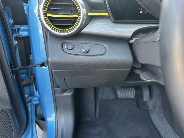 Certified 2025 Chevrolet Trax LT w/ Driver Confidence Package image 4