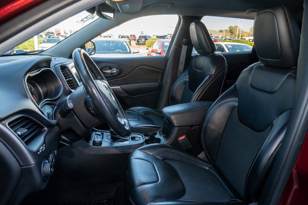 Used 2019 Jeep Cherokee Latitude Plus w/ Comfort/Convenience Group image 10