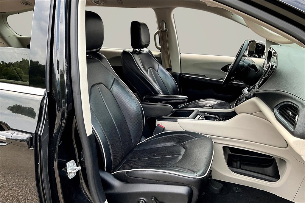 Used 2022 Chrysler Pacifica Limited image 29