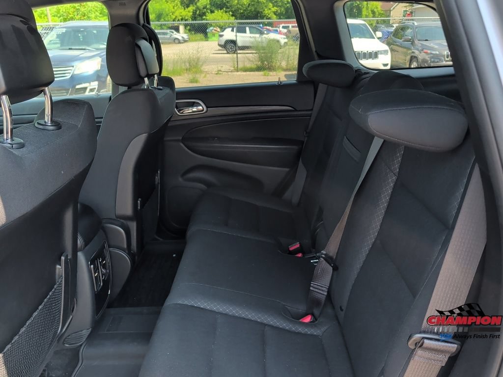 Used 2019 Jeep Grand Cherokee Laredo AWD/4WD image 17
