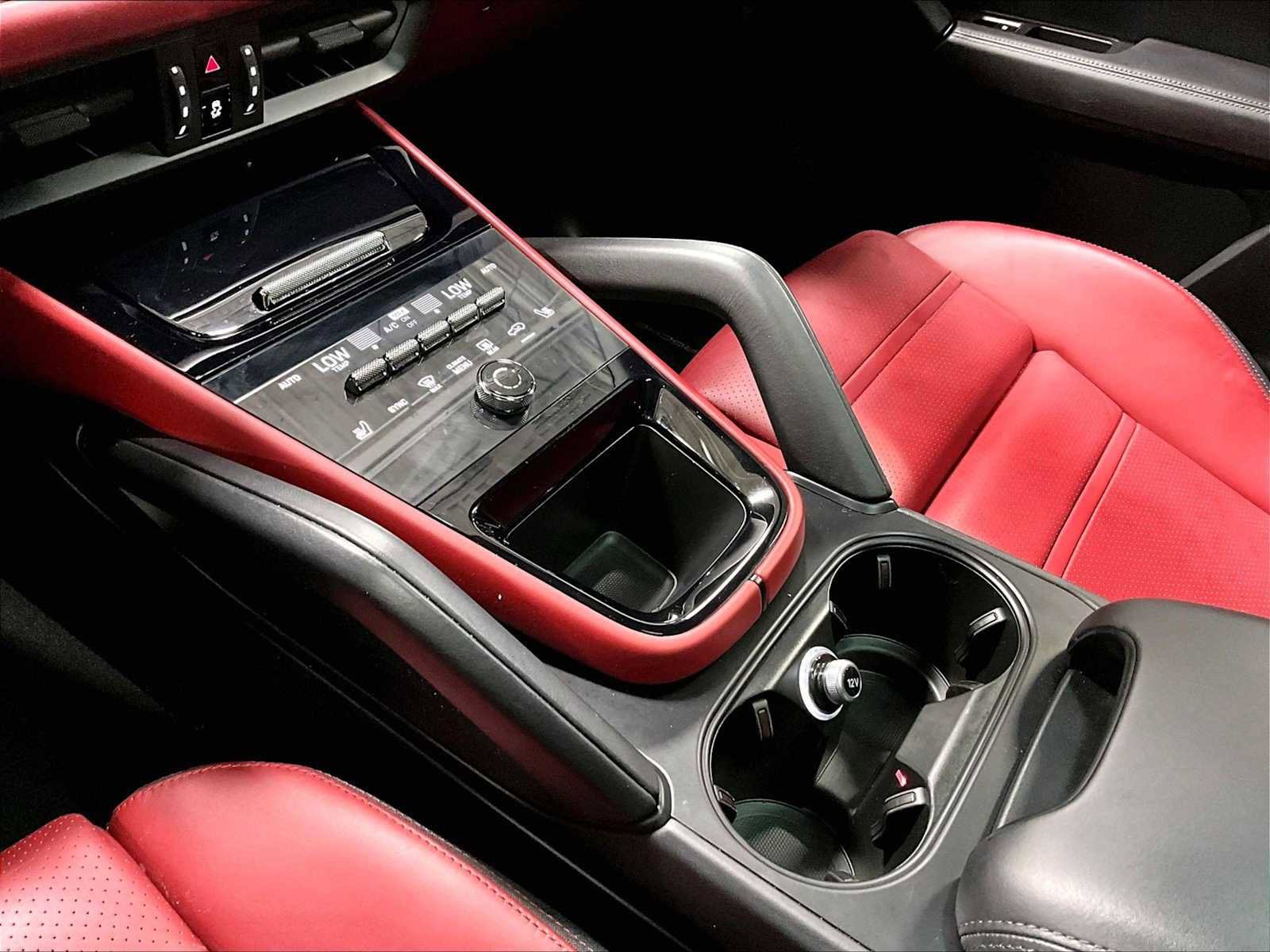 Used 2024 Porsche Cayenne image 20