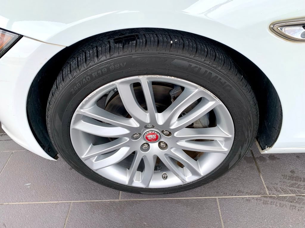 Used 2016 Jaguar XF Prestige RWD image 9