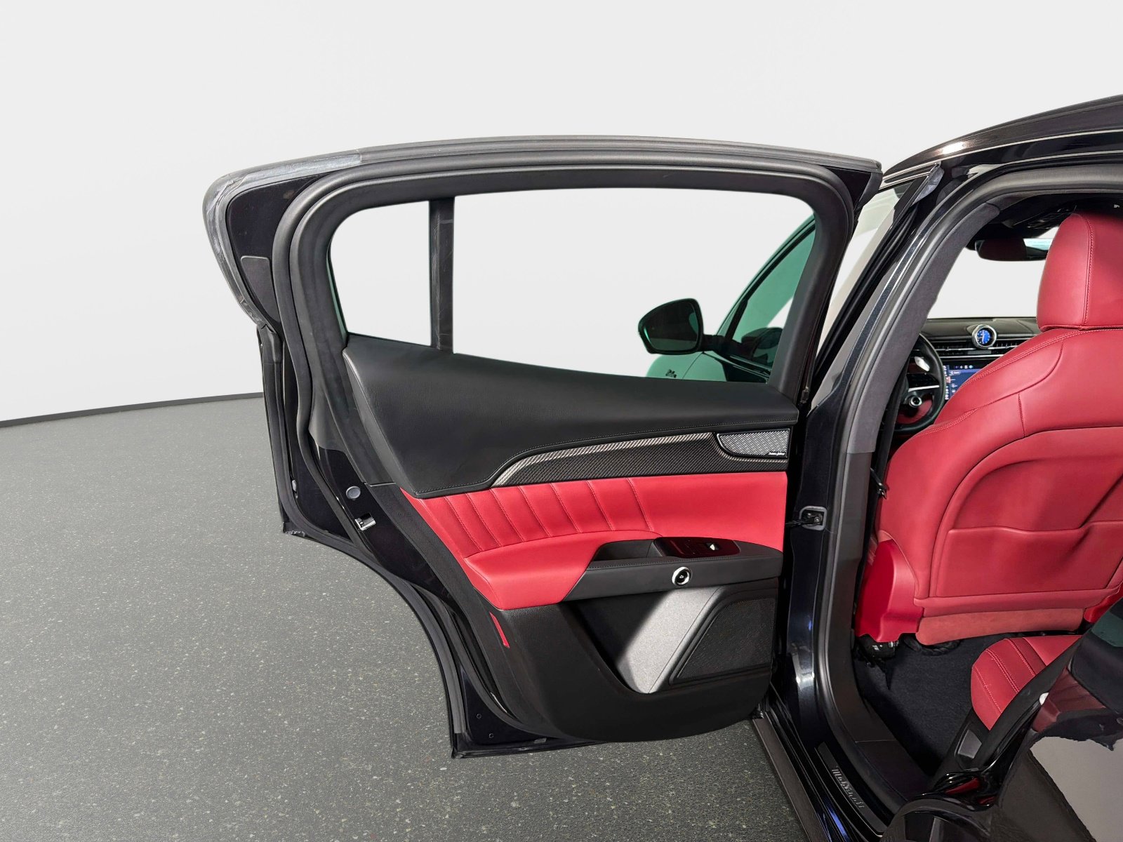 Used 2023 Maserati Grecale Modena AWD/4WD image 30