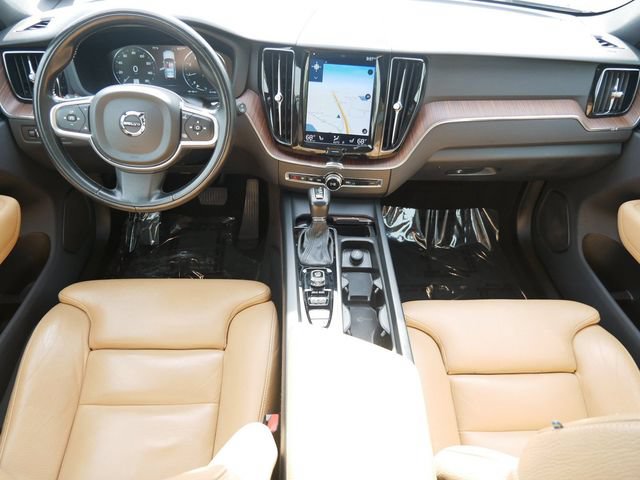Used 2019 Volvo XC60 T5 Momentum w/ Multimedia Package AWD/4WD image 12