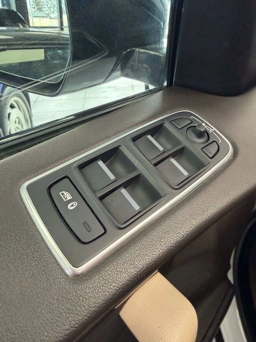 Used 2020 Jaguar F-PACE Prestige image 17