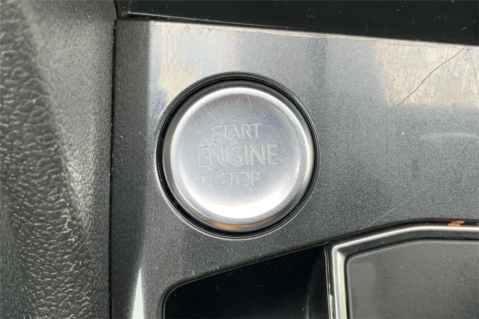 Used 2019 Volkswagen Tiguan SE w/ Panoramic Sunroof Package image 34