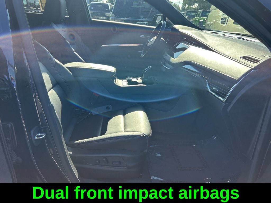 Used 2023 Cadillac XT4 Luxury w/ Cold Weather Package FWD image 23