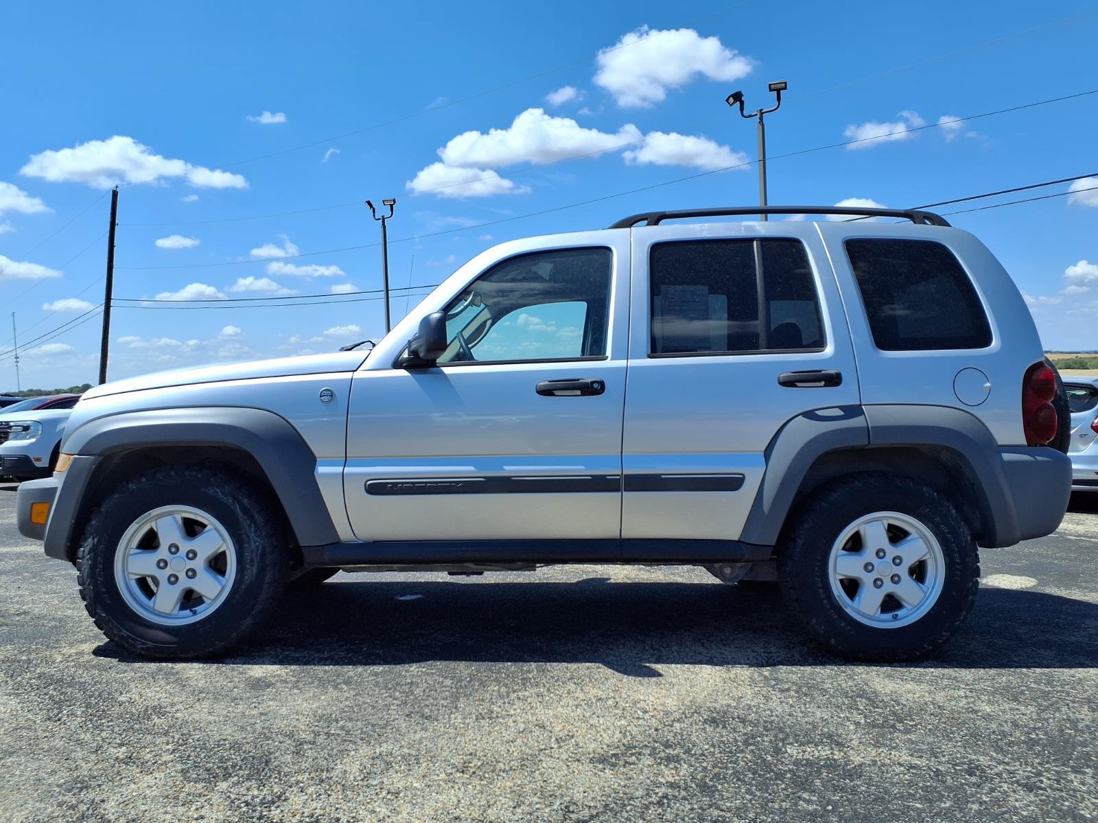 Used 2005 Jeep Liberty Sport AWD/4WD image 13