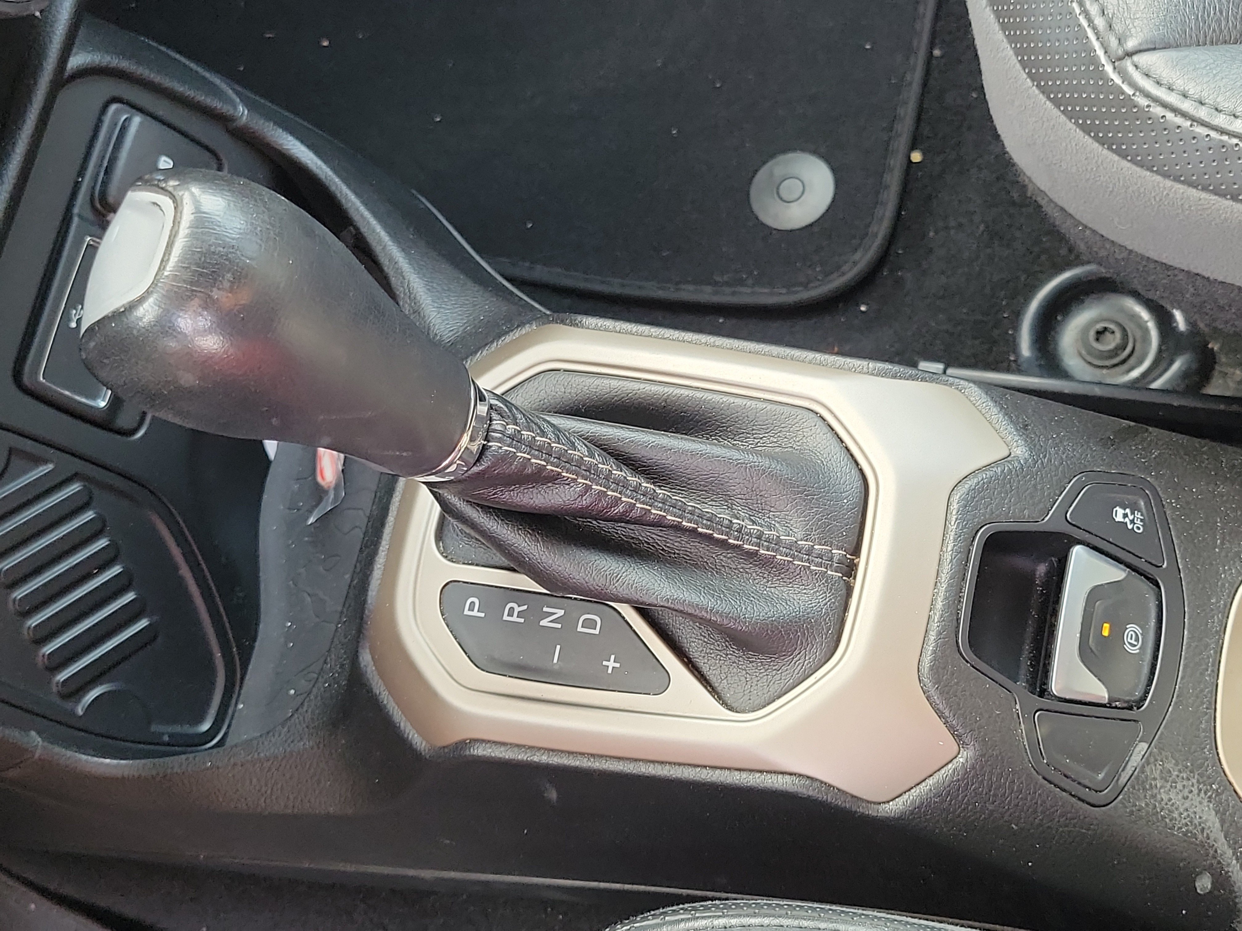 Used 2015 Jeep Renegade Limited FWD image 10